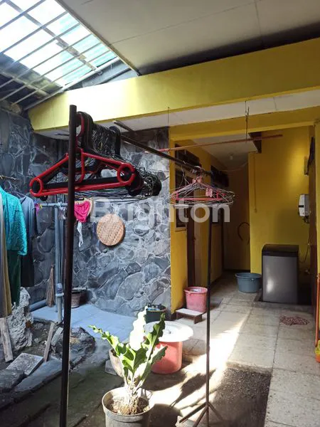 image RUMAH TENGAH KOTA DARMO KALI DEKAT RAYA DARMO NGANGEL TAMAN BUNGKUL (5)