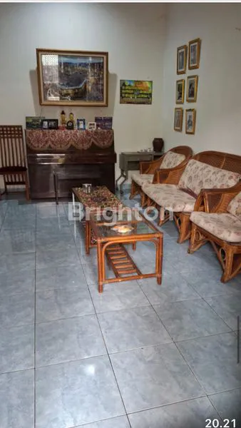 image RUMAH 2 LANTAI SIAP HUNI LOKASI STRATEGIS KEBON JERUK JAKARTA BARAT (5)