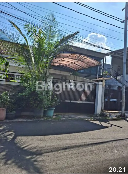 image RUMAH 2 LANTAI SIAP HUNI LOKASI STRATEGIS KEBON JERUK JAKARTA BARAT (8)