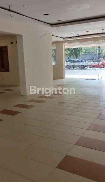 image RUMAH MEWAH PREMIUM DI JL. SULTAN HASANUDDIN, PUSAT KOTA MAKASSAR (4)