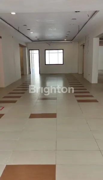 image RUMAH MEWAH PREMIUM DI JL. SULTAN HASANUDDIN, PUSAT KOTA MAKASSAR (2)