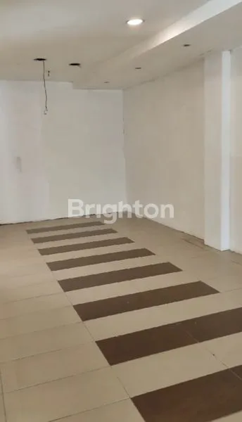 image RUMAH MEWAH PREMIUM DI JL. SULTAN HASANUDDIN, PUSAT KOTA MAKASSAR (6)