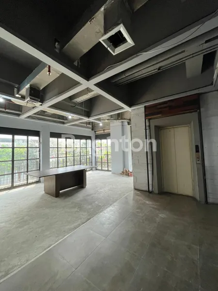 image SPACE FOR RENT STRATEGIS KEMANG RAYA JAKARTA SELATAN (4)