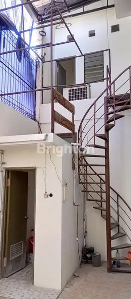 image RUMAH 2 LANTAI SIAP HUNI DEKAT HOTEL LOR INN (6)