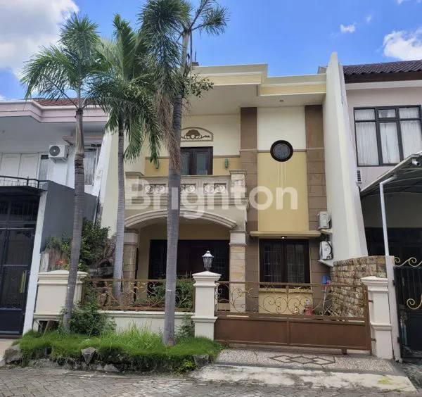 image RUMAH INTERIOR SEMI KLASIK DI PAKUWON CITY  (1)