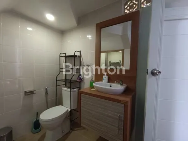 image RUMAH MINIMALIS MODERN DENGAN TAMAN YANG LUAS DI RENON (7)