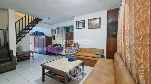 image TURUN HARGA RUMAH LAMA CLASSIC 2 LANTAI DI KEMANDORAN (3)