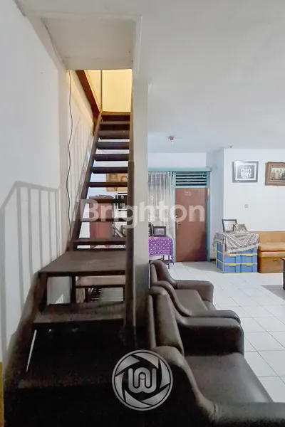 image TURUN HARGA RUMAH LAMA CLASSIC 2 LANTAI DI KEMANDORAN (4)