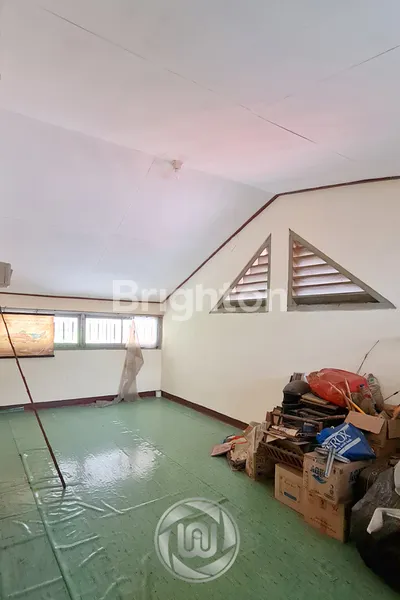 image TURUN HARGA RUMAH LAMA CLASSIC 2 LANTAI DI KEMANDORAN (5)