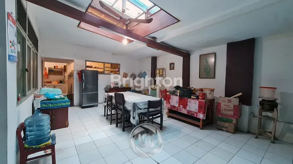 image TURUN HARGA RUMAH LAMA CLASSIC 2 LANTAI DI KEMANDORAN (6)