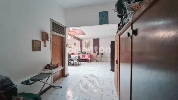 image TURUN HARGA RUMAH LAMA CLASSIC 2 LANTAI DI KEMANDORAN (8)