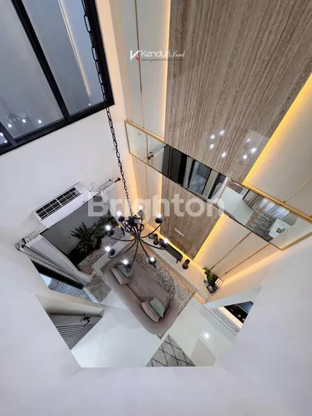 image RUMAH 2 LANTAI DESIGN BALI TROPICAL DENGAN LOKASI YANG STRATEGIS DAN ASRI DI DEPOK (2)