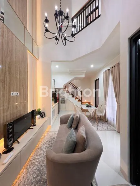 image RUMAH 2 LANTAI DESIGN BALI TROPICAL DENGAN LOKASI YANG STRATEGIS DAN ASRI DI DEPOK (4)