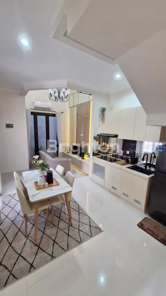 image RUMAH 2 LANTAI DESIGN BALI TROPICAL DENGAN LOKASI YANG STRATEGIS DAN ASRI DI DEPOK (5)