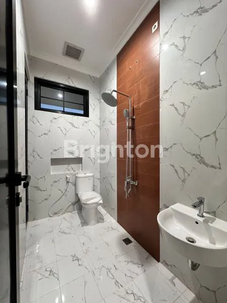 image RUMAH 2 LANTAI DESIGN BALI TROPICAL DENGAN LOKASI YANG STRATEGIS DAN ASRI DI DEPOK (7)