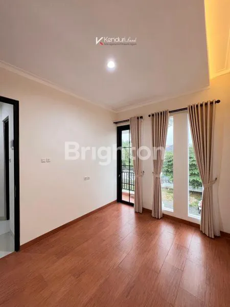 image RUMAH 2 LANTAI DESIGN BALI TROPICAL DENGAN LOKASI YANG STRATEGIS DAN ASRI DI DEPOK (8)