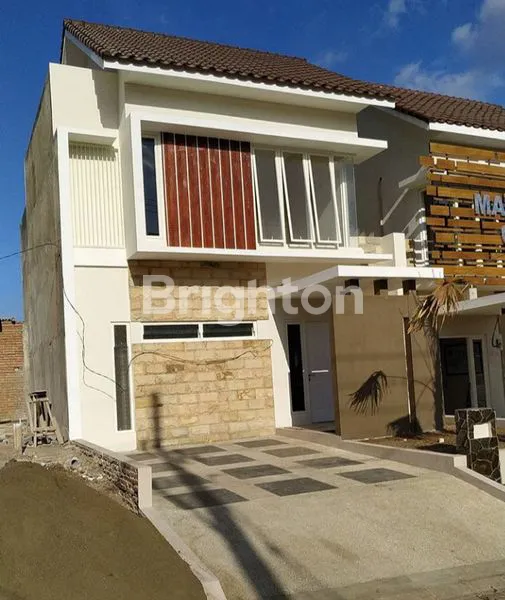 image RUMAH  2 LANTAI ASRI DAN MURAH DENGAN PANORAMA PEGUNUNGAN, PERUMAHAN MOUNTAIN BOULEVARD WAGIR (1)