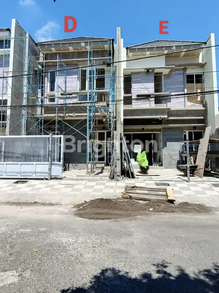 image RUMAH GRESS JEMURSARI TIMUR / JEMUR WONOSARI MINIMALIS 2 LANTAI SIAP HUNI (2)