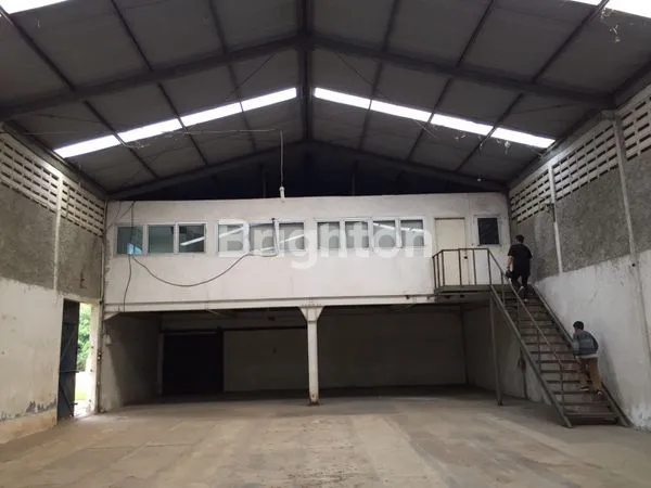 image TANAH GUDANG KANTOR DAN MESS PAMULANG TANGERANG SELATAN PINGGIR JALAN AREA SERPONG DEKAT BSD BISA DI LEWATI KONTAINER/TRONTON DAERAH KOMERSIL LUAS TANAH 2617 M2 LUAS GUDANG 1000 M2 KONSTRUKSI BAJA (1)