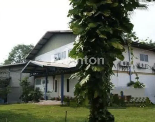 image TANAH GUDANG KANTOR DAN MESS PAMULANG TANGERANG SELATAN PINGGIR JALAN AREA SERPONG DEKAT BSD BISA DI LEWATI KONTAINER/TRONTON DAERAH KOMERSIL LUAS TANAH 2617 M2 LUAS GUDANG 1000 M2 KONSTRUKSI BAJA (2)