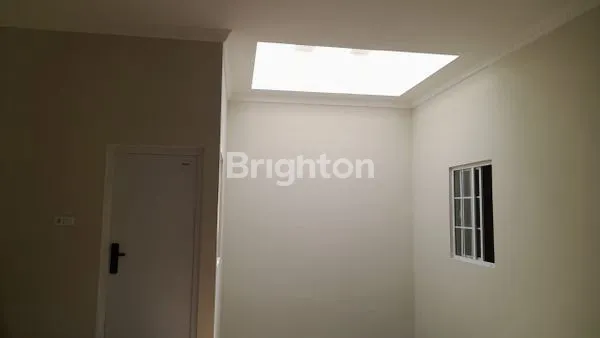 image RUMAH VILLA MELATI MAS SERPONG UTARA TANGERANG SELATAN 2 LANTAI UKURAN 9 X 15 M2 DEKAT GERBANG CLUSTER DAN TAMAN BERMAIN KONDISI BARU DAN BAGUS HARGA NEGO (6)