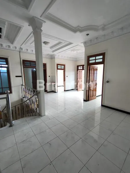 RUMAH LOKASI NOL JALAN RAYA  KEDIRI KOTA