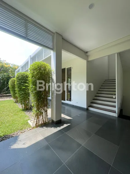 image RUMAH STRATEGIS DESIGN TROPIS HALAMAN SUPER LUAS CIPETE JAKARTA SELATAN (5)