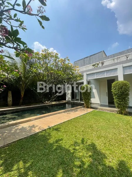 image RUMAH STRATEGIS DESIGN TROPIS HALAMAN SUPER LUAS CIPETE JAKARTA SELATAN (6)