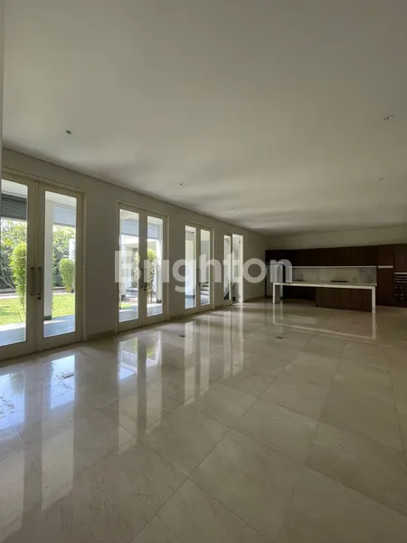 image RUMAH STRATEGIS DESIGN TROPIS HALAMAN SUPER LUAS CIPETE JAKARTA SELATAN (7)