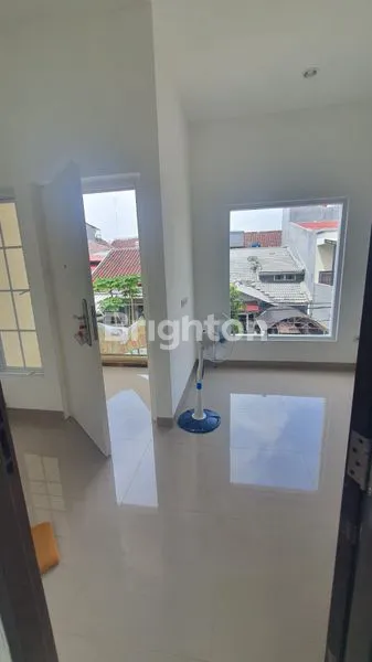 image RUMAH BRAND NEW GADING GRIYA RESIDENCE (8)