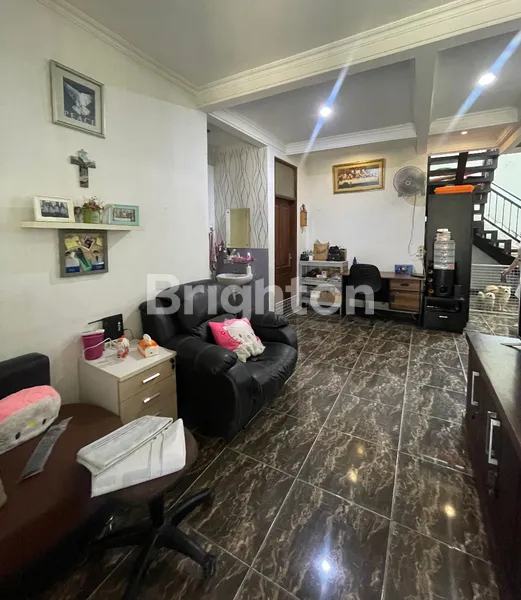 image MURAH RUMAH KOMERSIAL DARMO INDAH BARAT 2 LANTAI COCOK UNTUK SEGALA USAHA POSISI (4)