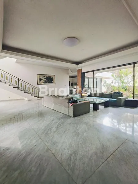 image RUMAH MEWAH DI KEDIRI KOTA (2)