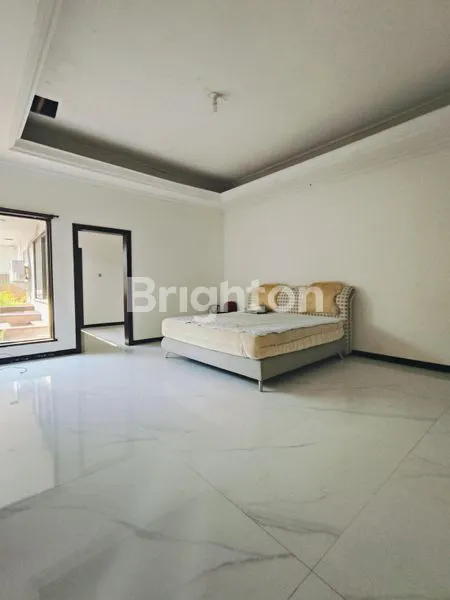 image RUMAH MEWAH DI KEDIRI KOTA (3)