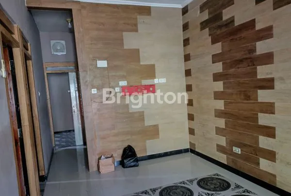 image RUMAH AREA GKB GRESIK FULL GRANIT DAN JATI (6)