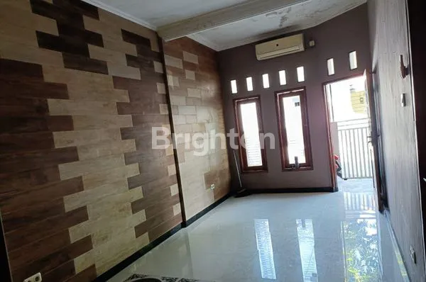 image RUMAH AREA GKB GRESIK FULL GRANIT DAN JATI (2)