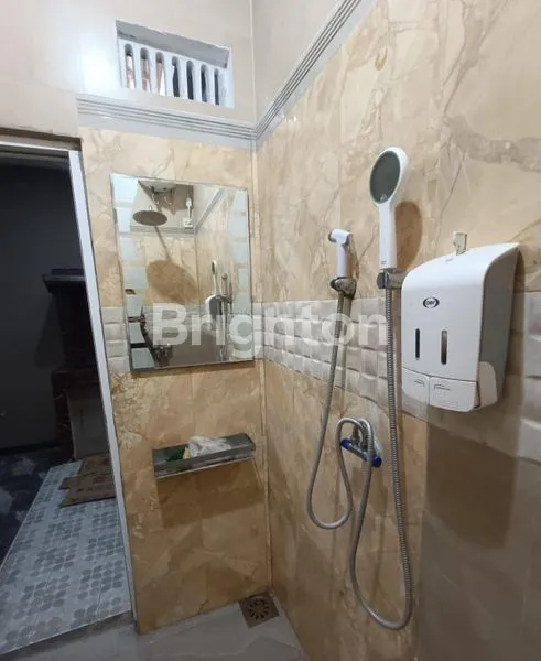 image RUMAH AREA GKB GRESIK FULL GRANIT DAN JATI (7)