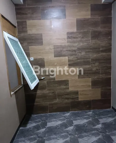 image RUMAH AREA GKB GRESIK FULL GRANIT DAN JATI (4)