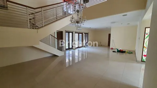 image RUMAH BERADA DI DALAM KOMPLEK DENGAN KEAMANAN ONE GATE SYSTEM & BEBAS BANJIR DAERAH KEBAYORAN LAMA, JAKARTA SELATAN (2)