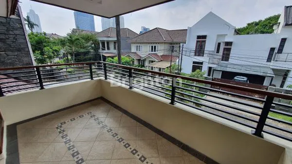 image RUMAH BERADA DI DALAM KOMPLEK DENGAN KEAMANAN ONE GATE SYSTEM & BEBAS BANJIR DAERAH KEBAYORAN LAMA, JAKARTA SELATAN (6)