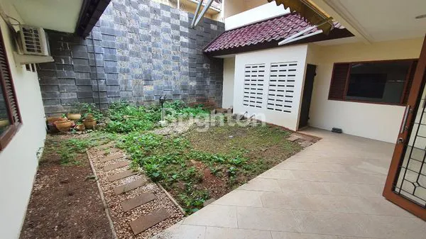 image RUMAH BERADA DI DALAM KOMPLEK DENGAN KEAMANAN ONE GATE SYSTEM & BEBAS BANJIR DAERAH KEBAYORAN LAMA, JAKARTA SELATAN (8)