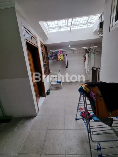 image SEMOLOWARU SIAP HUNI 2 LANTAI DEKAT MERR , TENGAH KOTA (3)