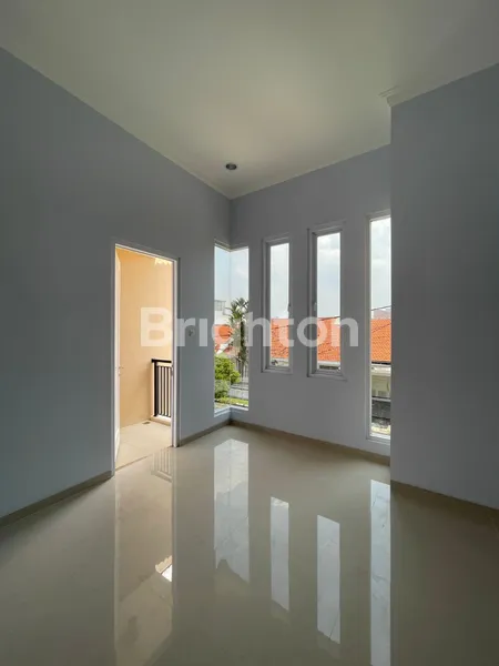 image RUMAH 2 LANTAI BARU MUNGIL NAN ELOK FULL BANGUNAN SISA 1 UNIT DI PENJARINGAN ASRI SURABAYA (4)