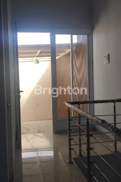 image RUMAH 2 LANTAI BARU MUNGIL NAN ELOK FULL BANGUNAN SISA 1 UNIT DI PENJARINGAN ASRI SURABAYA (5)
