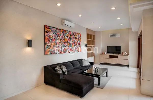 image MODERN LUXURY 3 BR VILLA  QUIET NEIGHBOARHIID FULL RICE FIELD VIEW TEGAL CUPEK UMALAS (2)