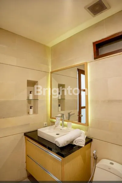 image MODERN LUXURY 3 BR VILLA  QUIET NEIGHBOARHIID FULL RICE FIELD VIEW TEGAL CUPEK UMALAS (3)