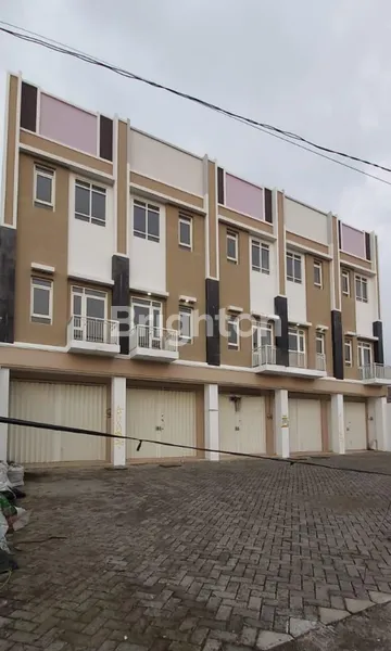 image RUKO 3 LANTAI SIAP PAKAI LOKASI STRATEGIS DI KUTISARI BESAR (1)