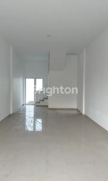 image RUKO 3 LANTAI SIAP PAKAI LOKASI STRATEGIS DI KUTISARI BESAR (2)