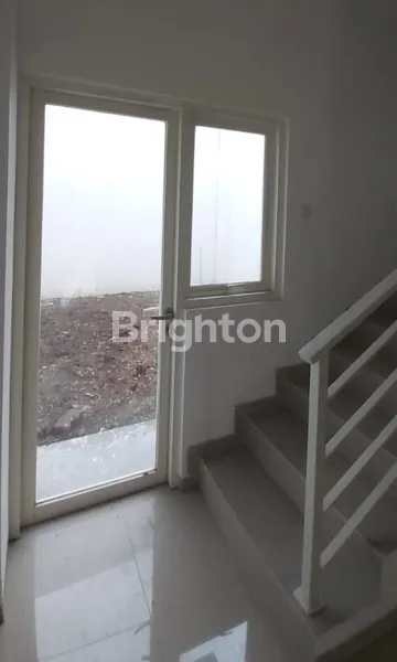 image RUKO 3 LANTAI SIAP PAKAI LOKASI STRATEGIS DI KUTISARI BESAR (4)