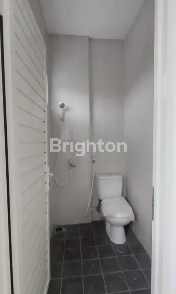 image RUKO 3 LANTAI SIAP PAKAI LOKASI STRATEGIS DI KUTISARI BESAR (6)