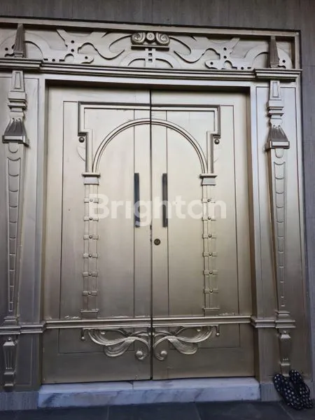 image DIJUAL RUMAH MEWAH BESERTA KOLAM RENANG (6)